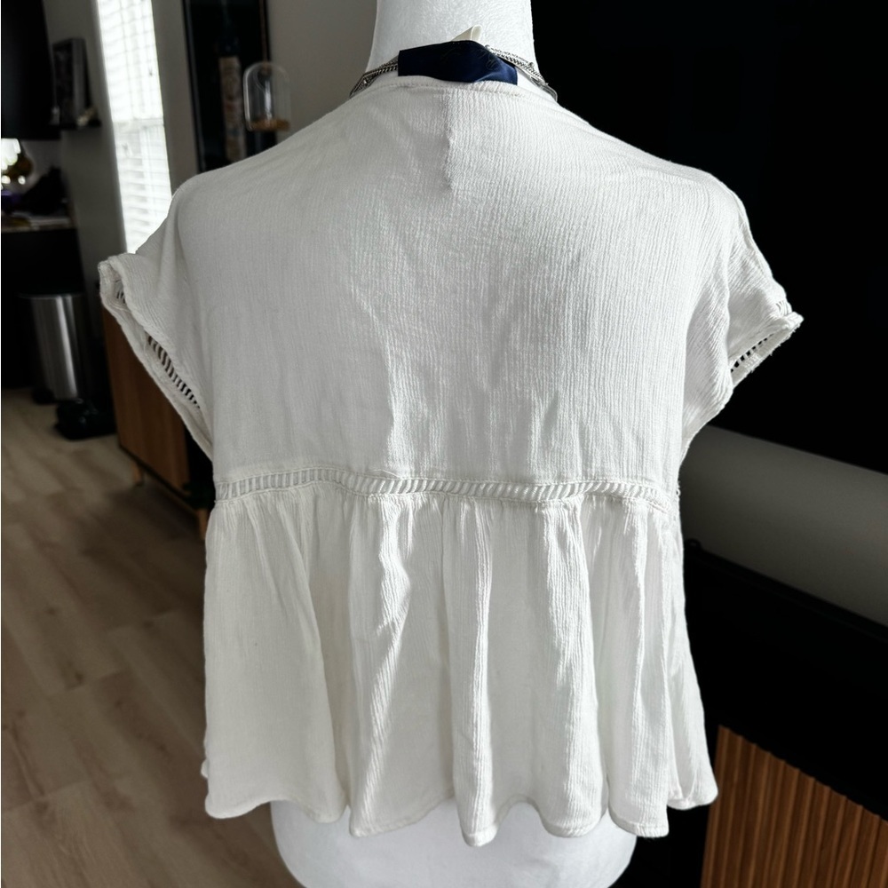 Source Unknown White Blouse with Red Floral Embroidery - Picture 2 of 6